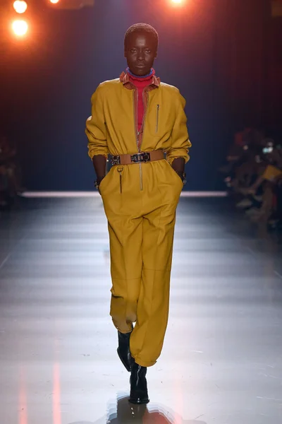 Look 3